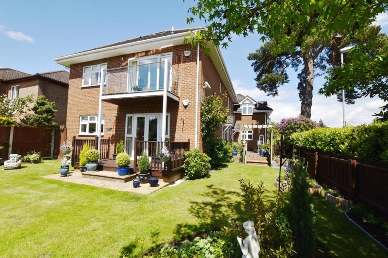 68 Dudsbury Avenue Ferndown BH22 8DQ 2 bed detached house £265,000