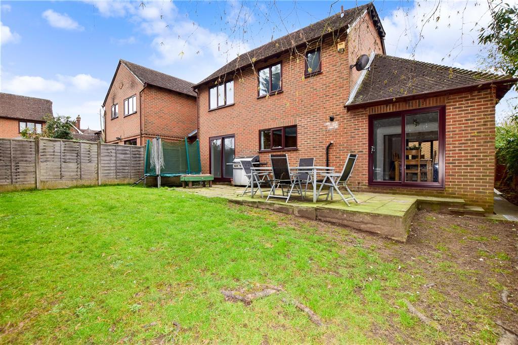 Hillside Court, Wateringbury... 4 bed detached house - £450,000