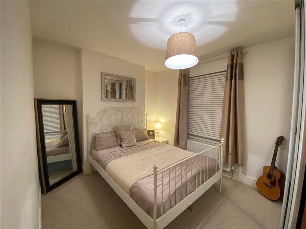 Bedroom 2 :