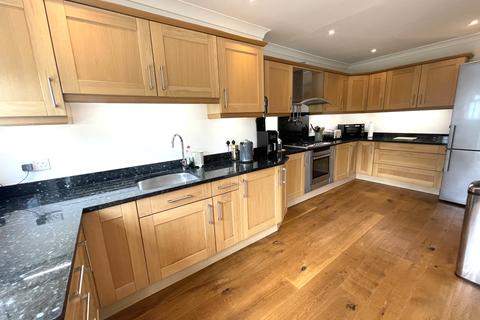 213 Eden Way, Beckenham, BR3 3DS