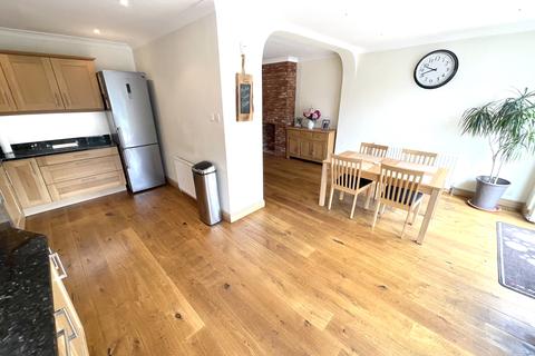 213 Eden Way, Beckenham, BR3 3DS