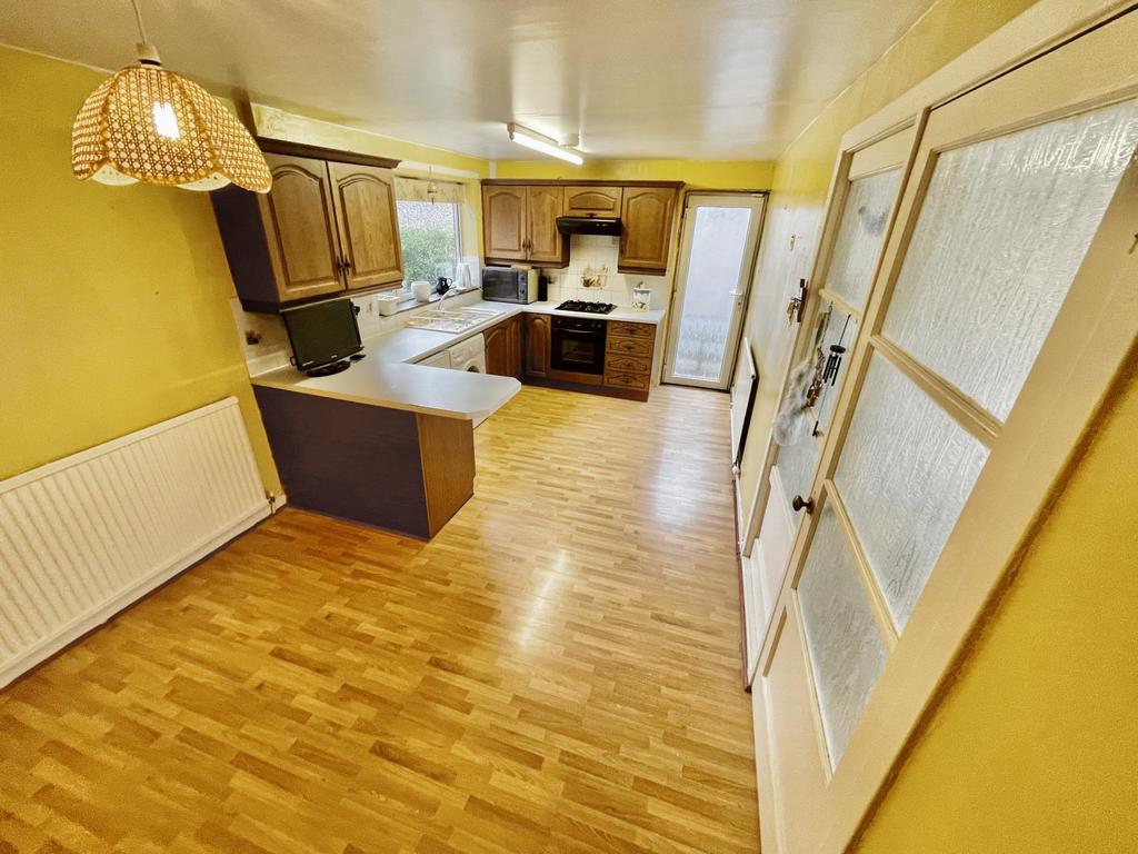 39 Glebelands Way, Beith 3 bed detached bungalow £150,000