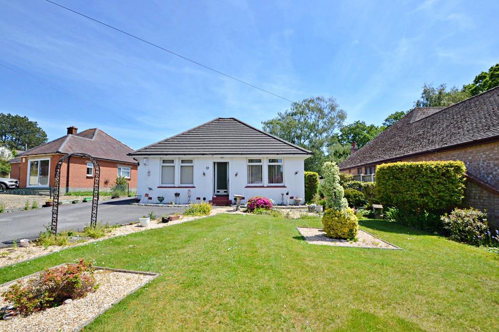 Wimborne 2 bed bungalow £400,000