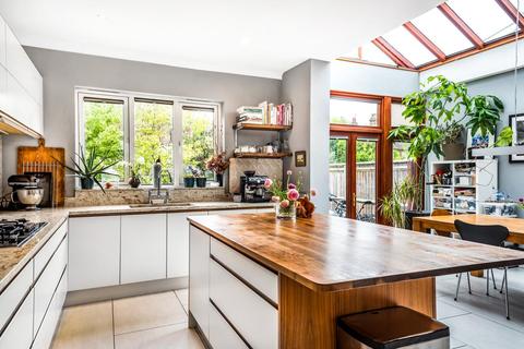 18 King Edwards Gardens, London, W3 9RG
