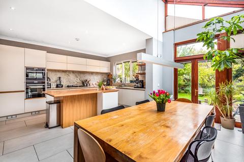 18 King Edwards Gardens, London, W3 9RG