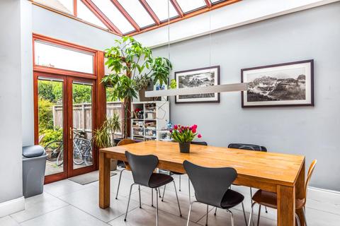 18 King Edwards Gardens, London, W3 9RG