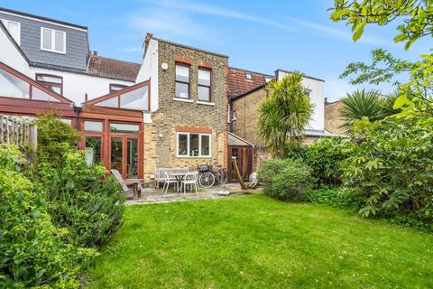 18 King Edwards Gardens, London, W3 9RG