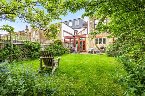 18 King Edwards Gardens, London, W3 9RG