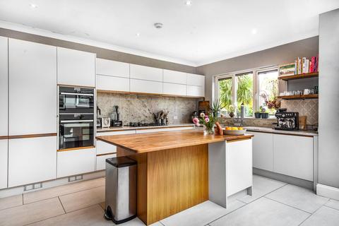18 King Edwards Gardens, London, W3 9RG