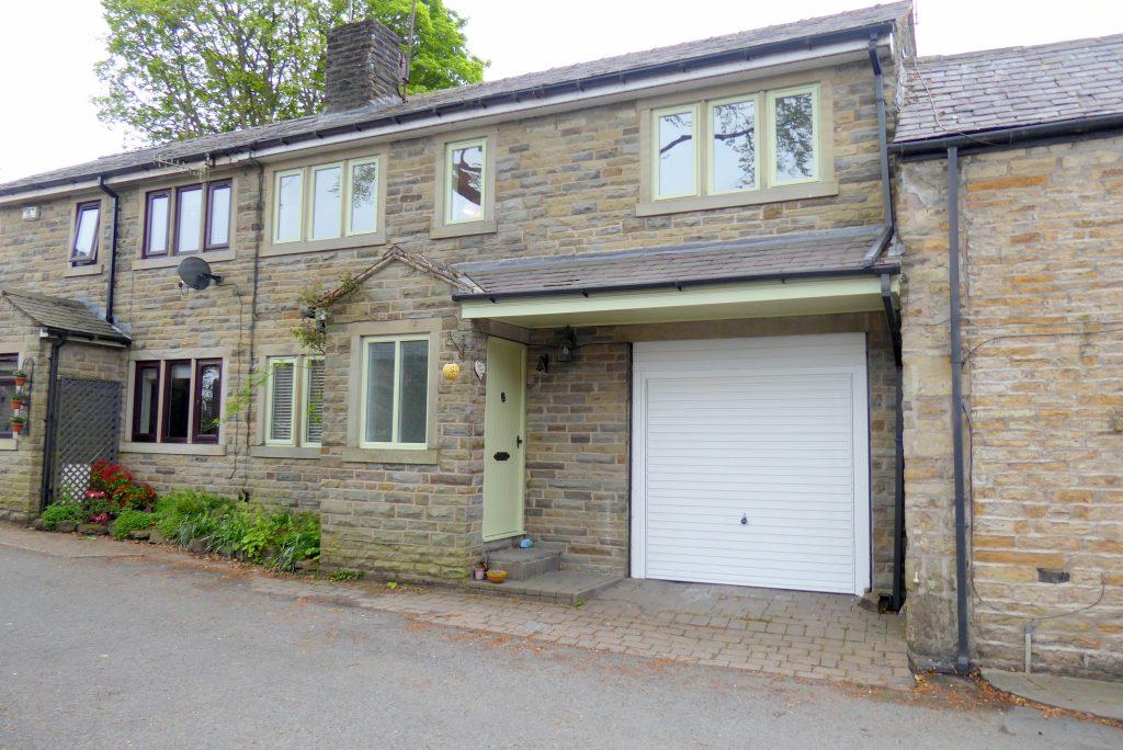 Pot Green, Brook, Bury, BL0 9RG 3 bed cottage £950 pcm (£219 pw)