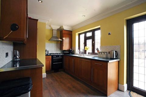 422 Heathway, Dagenham, RM10 8QD