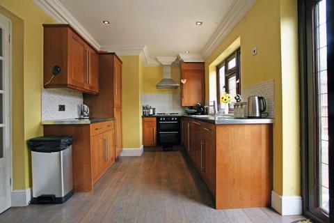422 Heathway, Dagenham, RM10 8QD