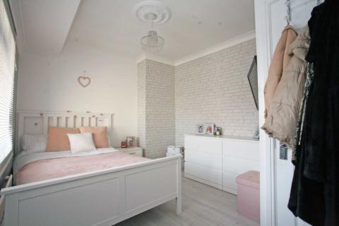 422 Heathway, Dagenham, RM10 8QD