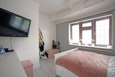 422 Heathway, Dagenham, RM10 8QD