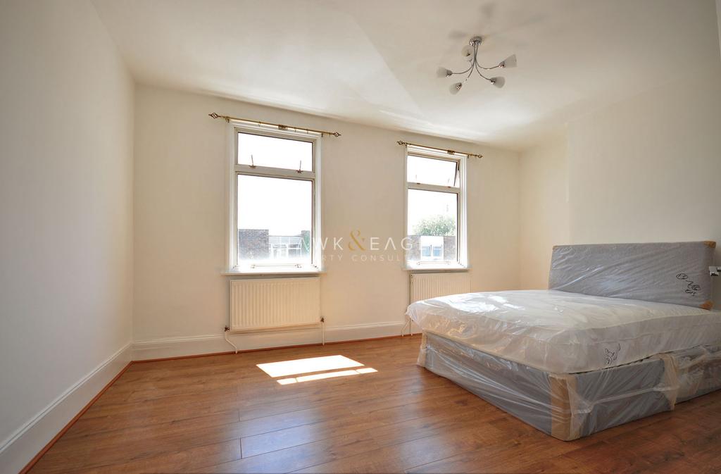 Henniker Road, London, E15 4 bed terraced house - £2,271 pcm (£524 pw)