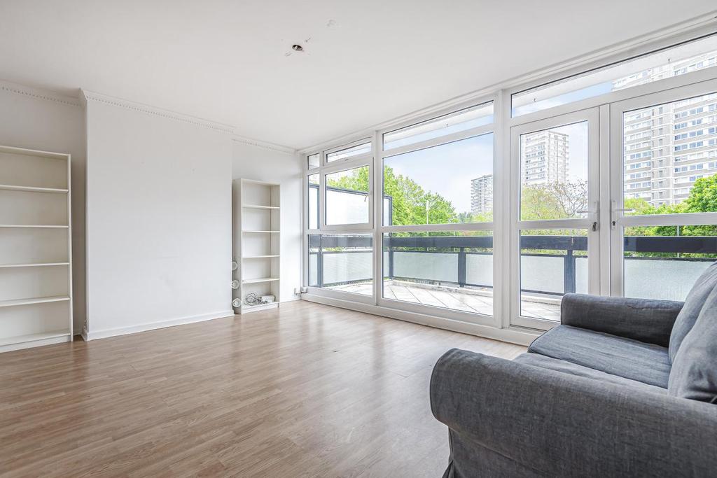 Westbridge Road, Battersea 3 bed flat £575,000