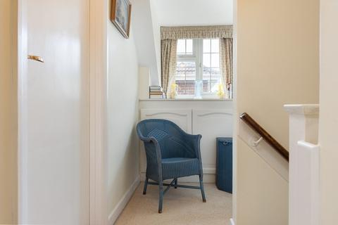 78 Ballards Way, South Croydon, CR2 7LA