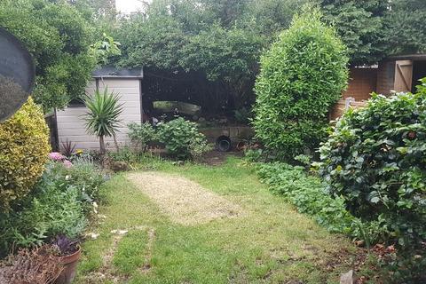 Studio to rent, Blurton Road, Clapton