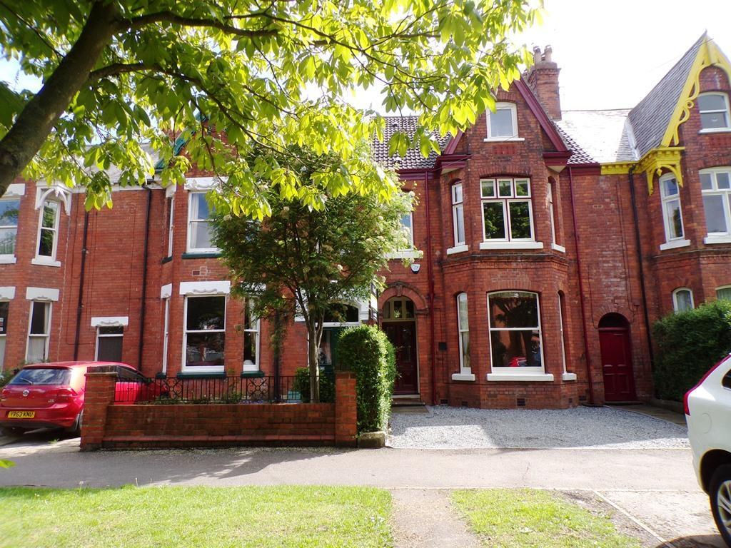 Westbourne Avenue, Hull, HU5 3HW 6 bed terraced house £380,000