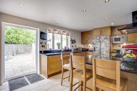Holly Cottage Crown Lane, Farnham Royal, Slough, SL2 3SF