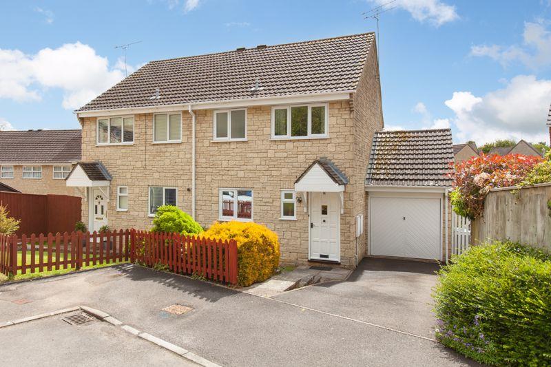 Sumsions Drive, Corsham 3 bed semidetached house £285,000