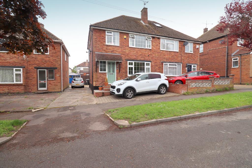Cheviot Road, Sundon Park, Luton... 3 bed semidetached house £315,000