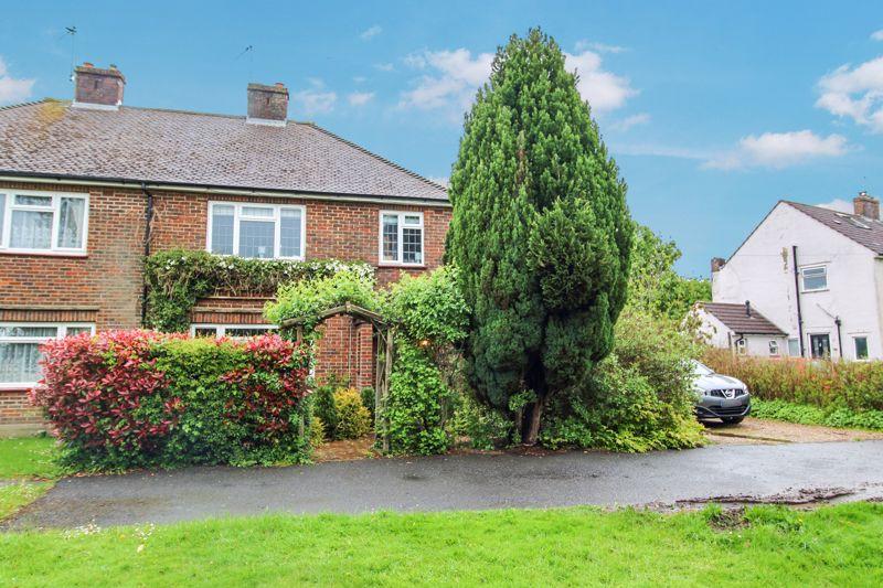 BANSTEAD ROAD, CATERHAM ON THE HILL 3 bed semidetached house £550,000