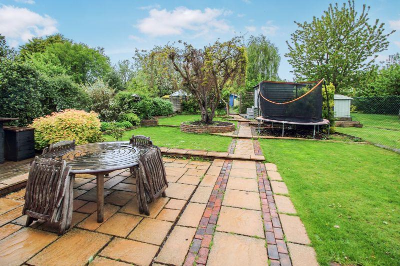 BANSTEAD ROAD, CATERHAM ON THE HILL 3 bed semidetached house £550,000