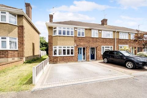 13 Glenton Close, Romford, RM1 4AN