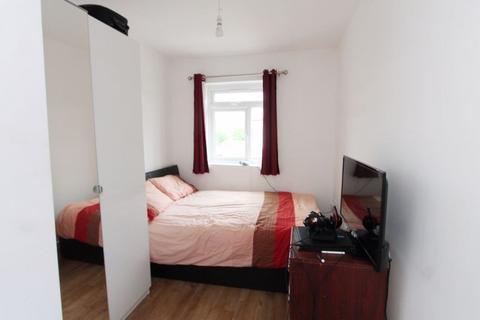 2 bedroom end of terrace house to rent, Portland Crescent, Greenford