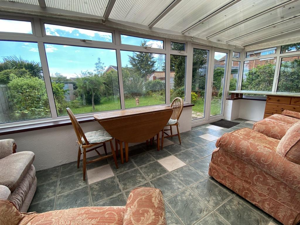 Test Road, Sompting, West Sussex, BN15 2 bed bungalow £280,000