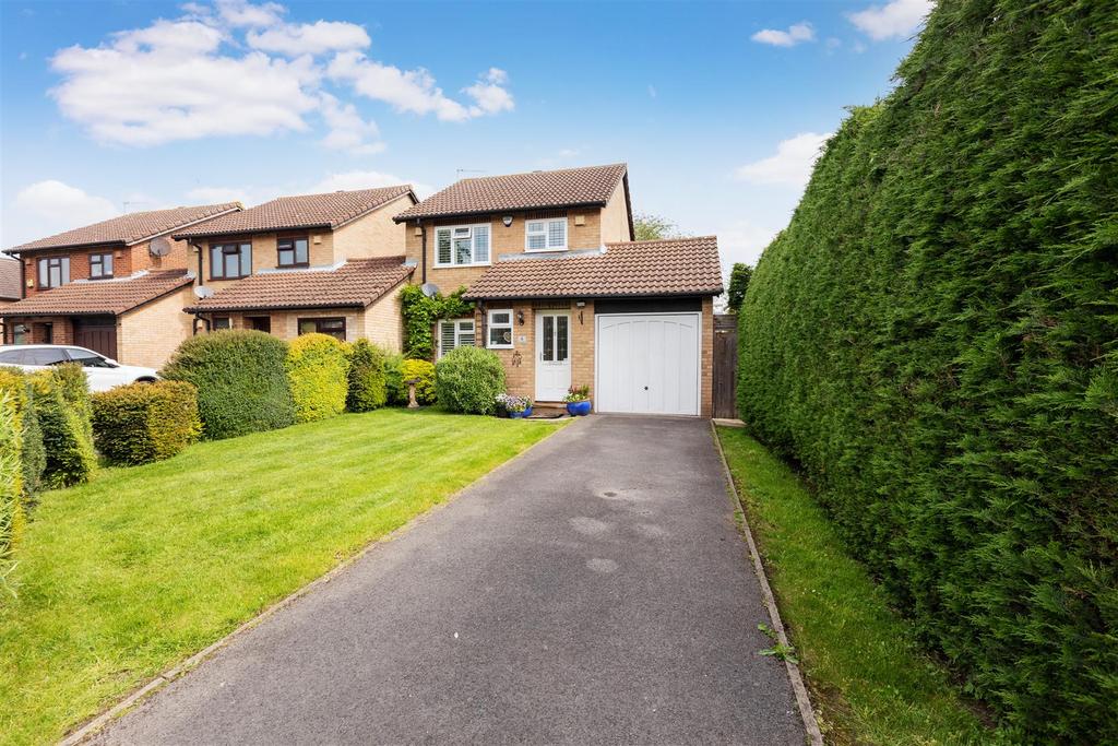 Galahad Close, Cippenham 3 bed link detached house £435,000