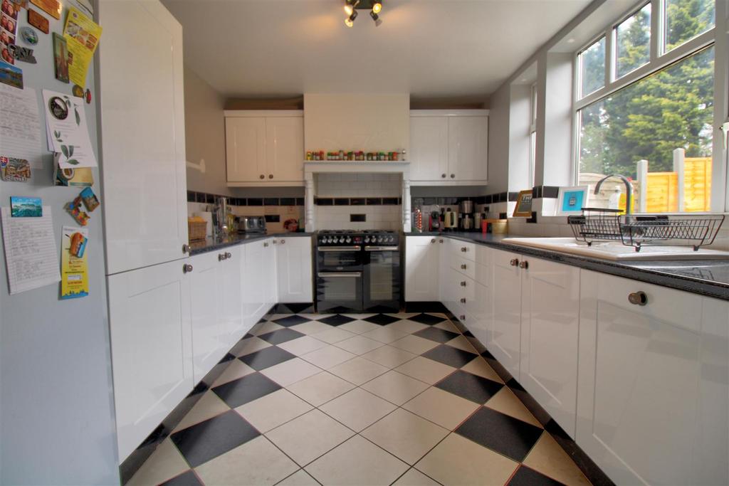 Kitchen 1.jpg