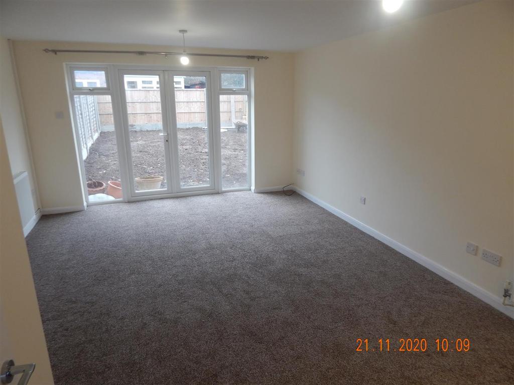 Newent Close, Redditch 2 bed semidetached house £850 pcm (£196 pw)
