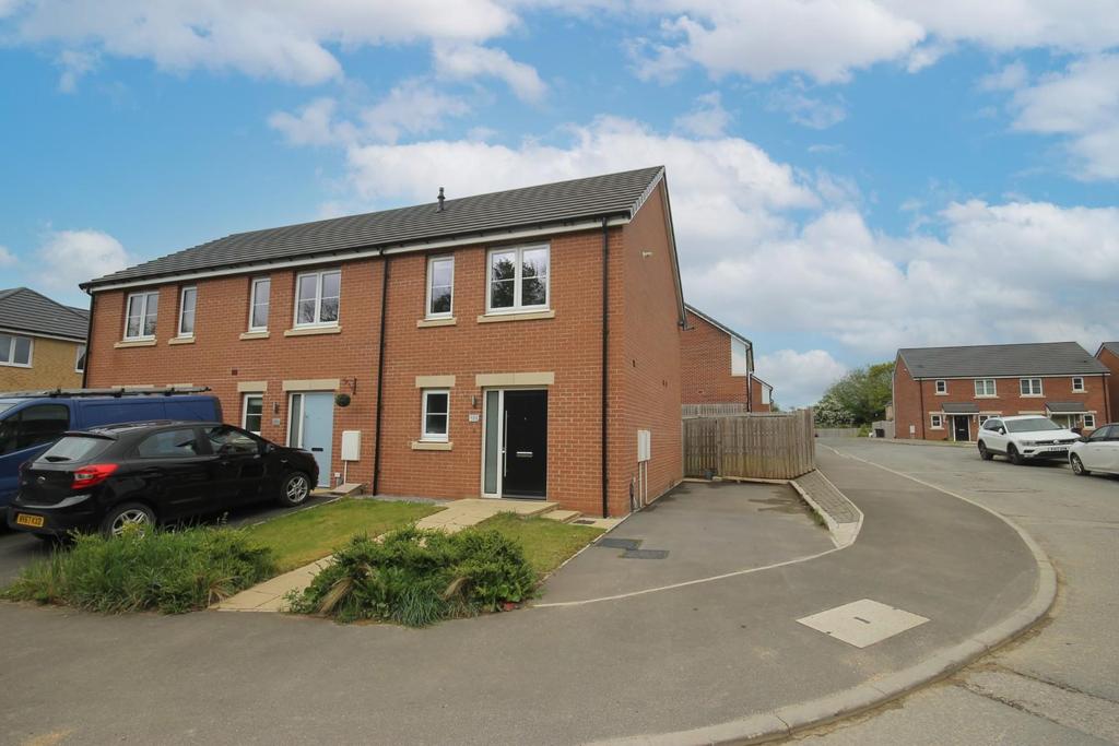 Low Gill View, Marton-In-Cleveland, Middlesbrough 2 bed end of terrace ...
