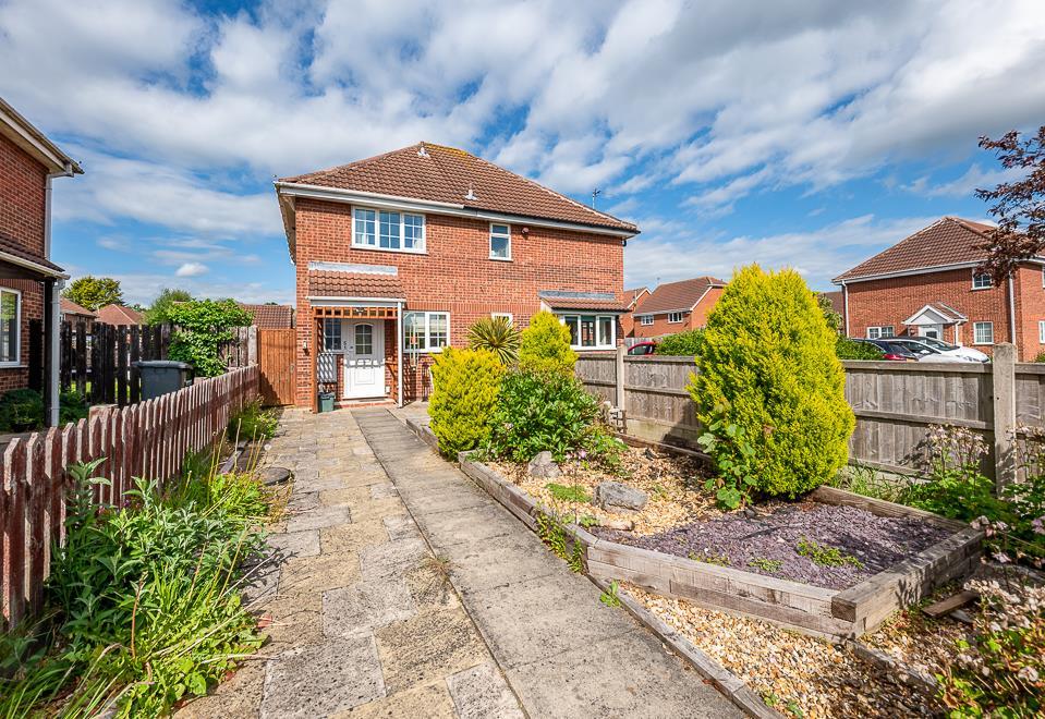 Kingsley Drive, Netherfield, Nottingham 2 bed semidetached house £