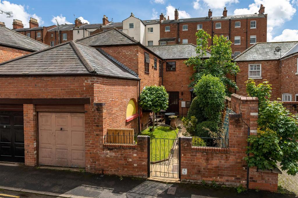Trinity Street, Leamington Spa 3 bed mews £370,000