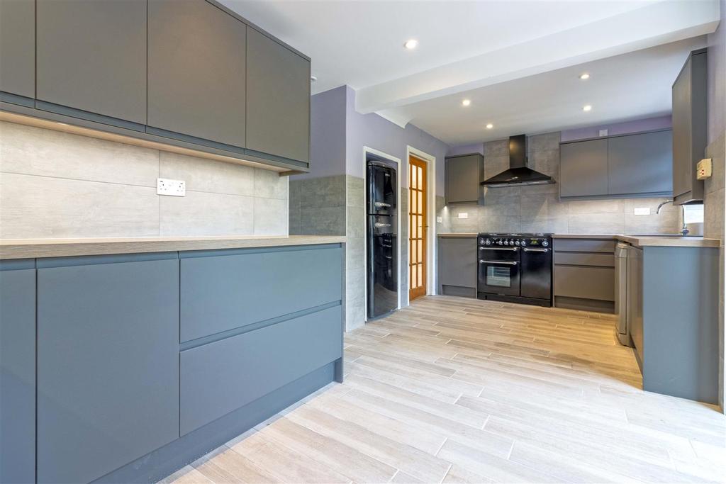Priory Close, Sompting, Lancing 4 bed house £450,000