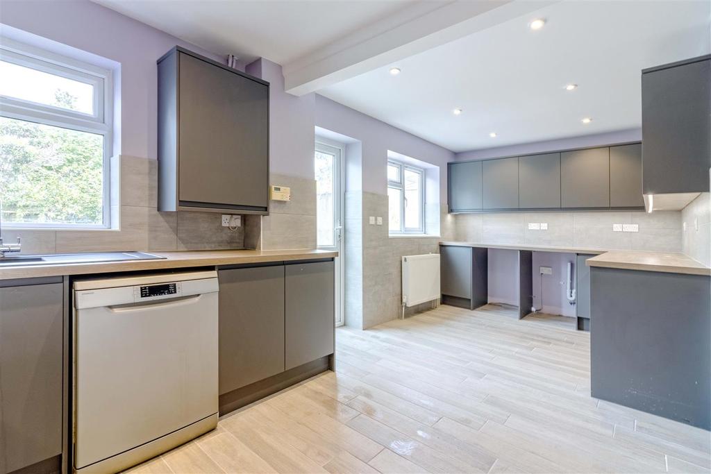 Priory Close, Sompting, Lancing 4 bed house £450,000