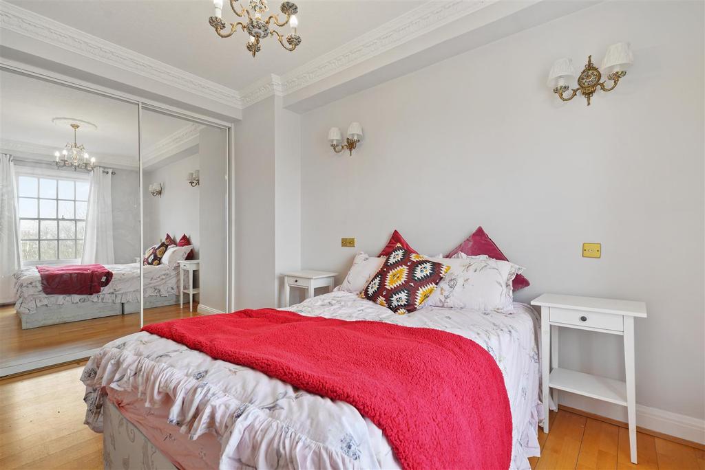 Apsley House, Finchley Road, NW8 1 bed in a flat share £1,083 pcm (£