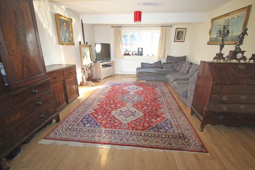 Cox Green Lane, Maidenhead 4 bed bungalow £675,000