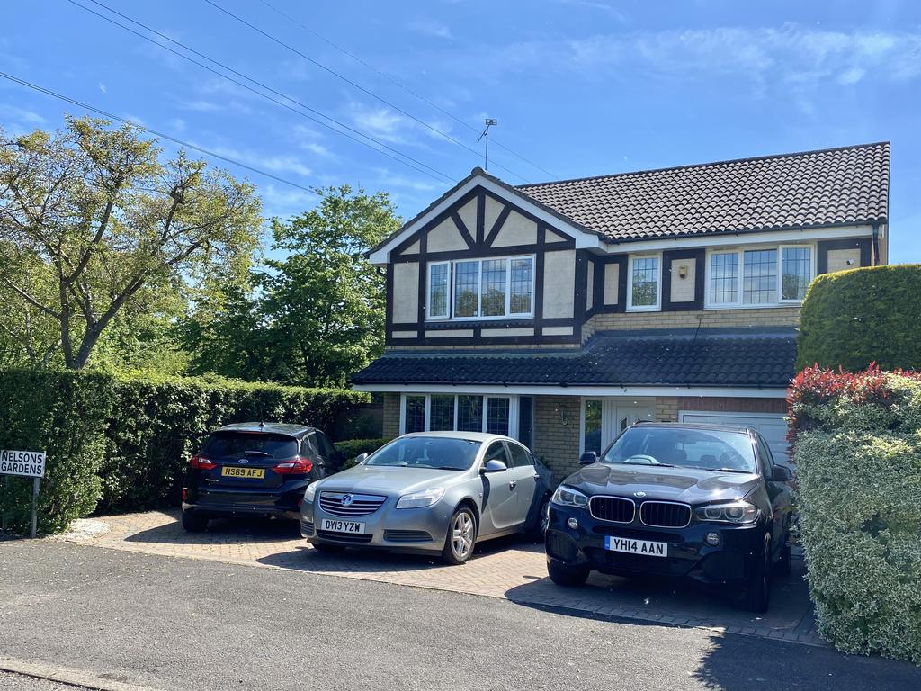 Nelsons Gardens, Hedge End, Southampton SO30 4 bed detached house £