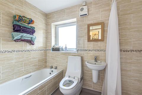 10 Beech Tree Lane, Camblesforth, Selby, YO8 8HT