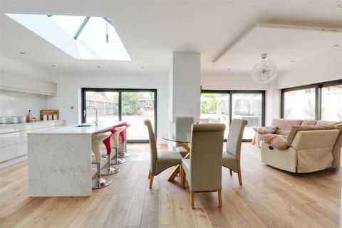 2 Central Avenue, Rochford, SS4 3BQ