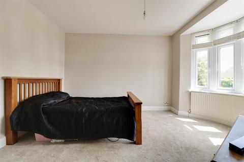 2 Central Avenue, Rochford, SS4 3BQ