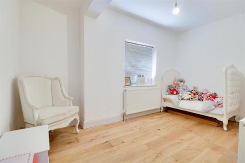 2 Central Avenue, Rochford, SS4 3BQ