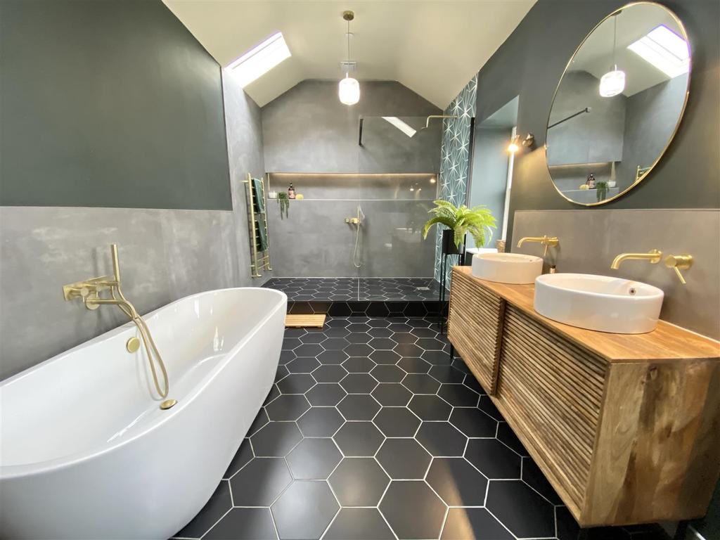 Modern chic bathroom
