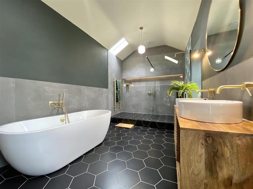 27 qr bathroom pic 3.jpg