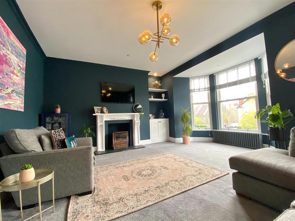 Spacious living room