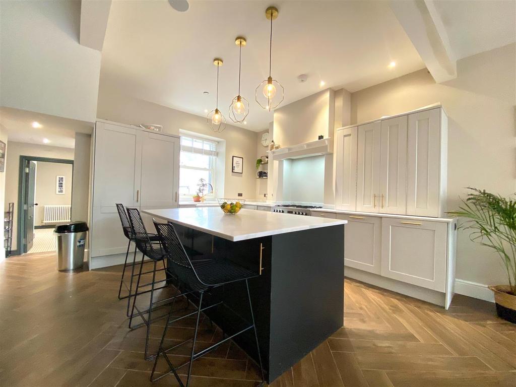 Open plan kitchen dining